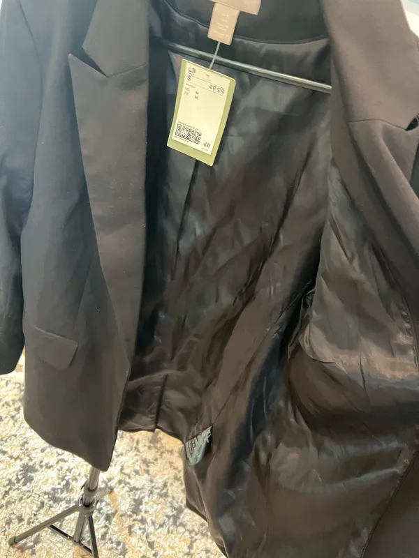 H&M Black Blazer, Women’s Size Medium. New w/Tags - Image 8