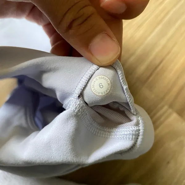 Lululemon White Cropped Tank Top Size 6 Athletic Yoga Workout Activewear - Image 4
