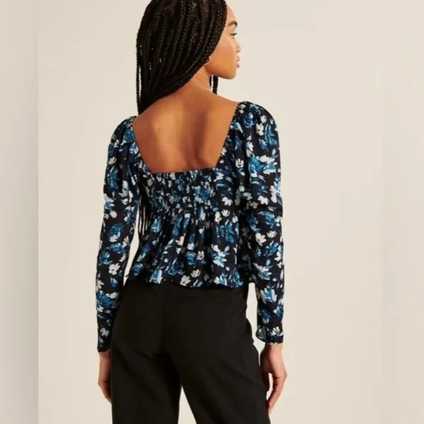 NEW Abercrombie & Fitch A&F Size M Blue Floral Blouse Top Sweetheart Neck - Image 2