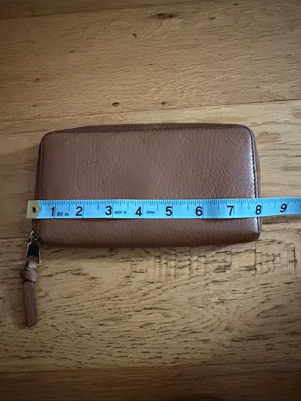 TORY BURCH -  Brown Leather Zip Wallet - Image 4