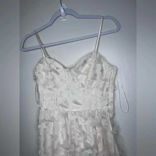 Thirty Thirty Elegant Cream Maxi Dress with Floral Accents - Image 7