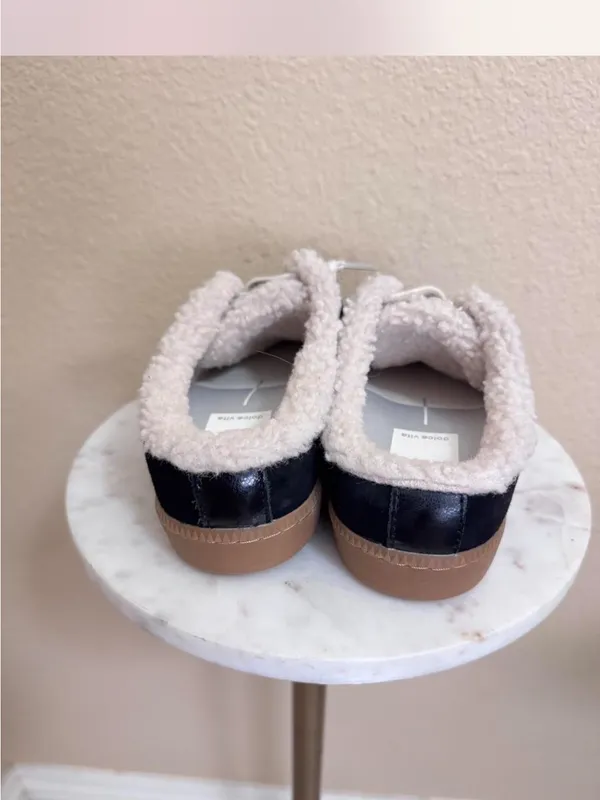 DOLCE VITA Women’s Black & White Faux-Shearling Lined Sneaker Mules - Image 6
