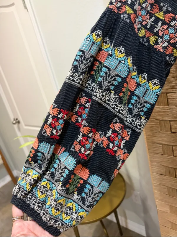 Sundance “A Tale of Stories” Embroidered Boho Peasant Top Blouse Size Small - Image 4