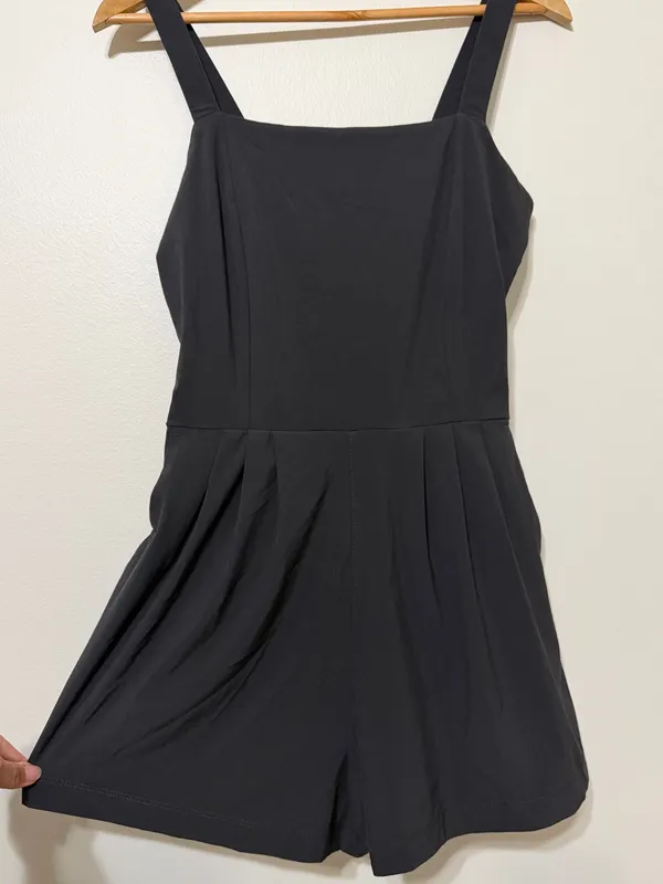 NEW Vuori Villa Cami Romper Size Medium Women's - Image 5