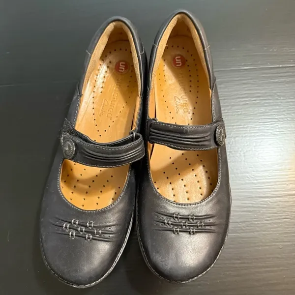 Clark’s unstructured Mary Jane‎ shoes, size 8 narrow leather - Image 2