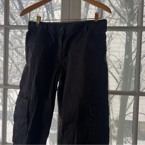 Women’s Black Cargo Pants Size 6 - Image 2