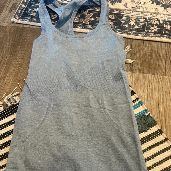 Lululemon swiftly tank in beautiful blue‎ in size 2 - Image 3