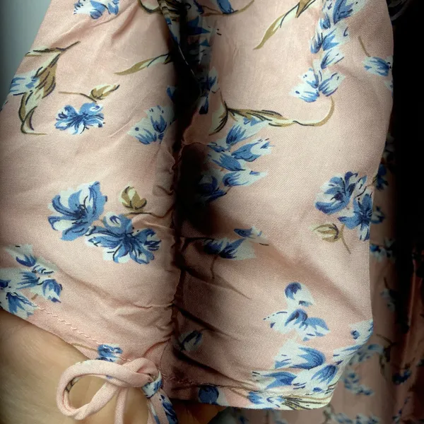 Le Lis Baby Pink‎ Floral Romper Womens Medium Rayon Open Back Short Sleeve - Image 4