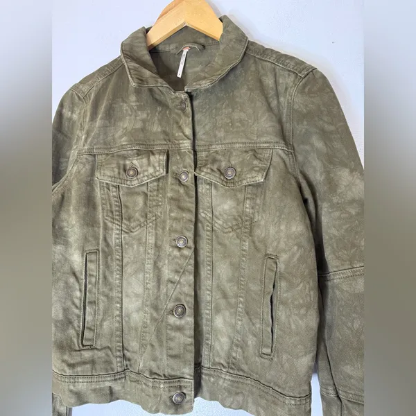 Free People Green Military Camouflage Jean Jacket‎ Small - Image 3