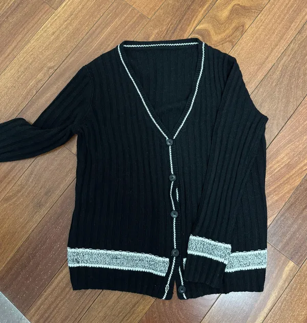 Sweater / Cardigan Size M - Image 3