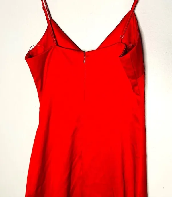 Elliatt Women's Red Satin V-Neckline Sleeveless Satin Midi Dress Size XS - Image 11