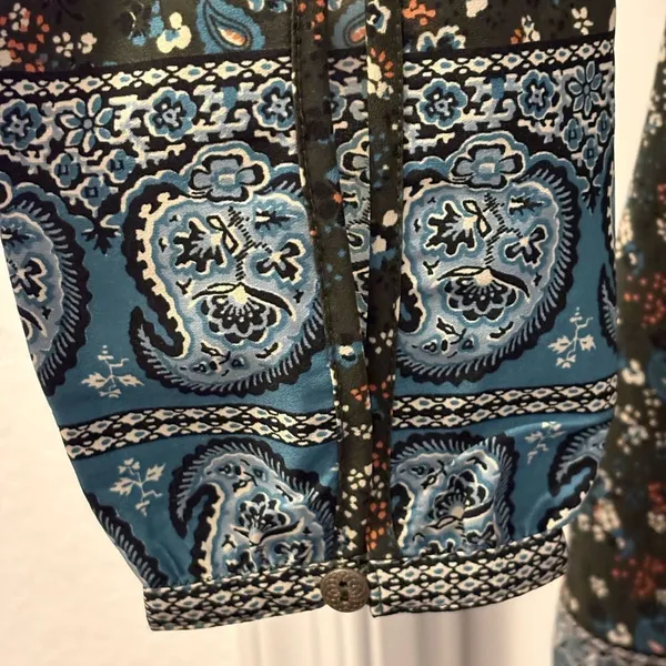 Abercrombie & Fitch Floral Long Sleeve Shift Dress with Blue Paisley Hem Size M - Image 4