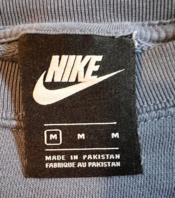 Nike Women’s Cropped Sweatshirt - Image 3