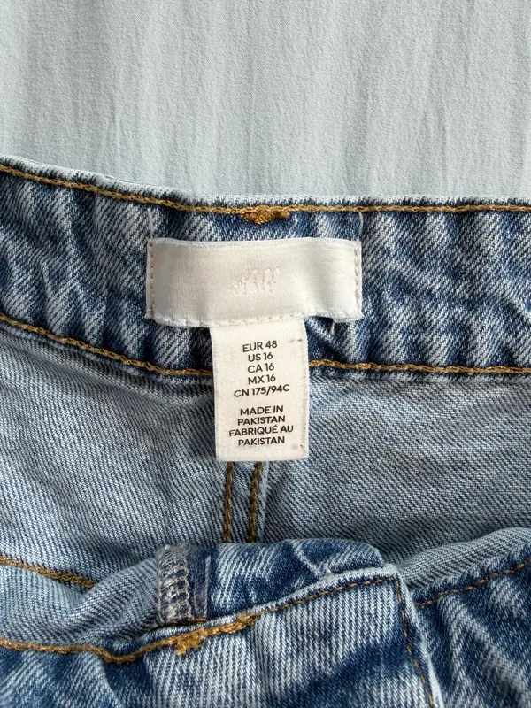 H&M High-Waisted Denim Shorts - Image 3