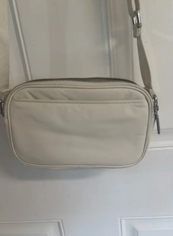 Lululemon 2L Solid Light IvoryCrossbody Camera adjustable strap Bag - Image 4