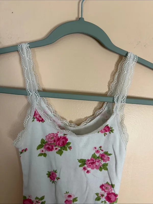Abercrombie & Fitch White Floral Lace-Trim Cami with Pink Roses - Image 3