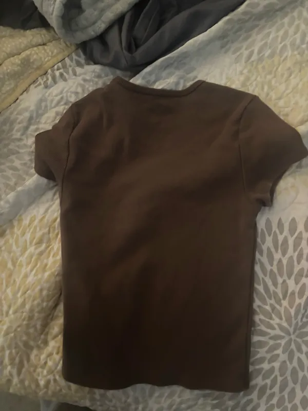 Urban Outfitters Baby Tee Graphic Brown - Image 4