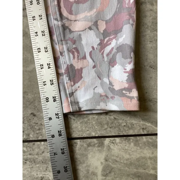Spanx NWOT Jean-ish Ankle Leggings Womens Medium Floral Camo Print Pull On Denim - Image 4