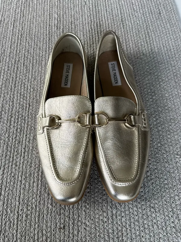 Steve Madden Carrine Metallic Gold Leather Loafers Goldtone Horsebit Buckle 9.5 - Image 4