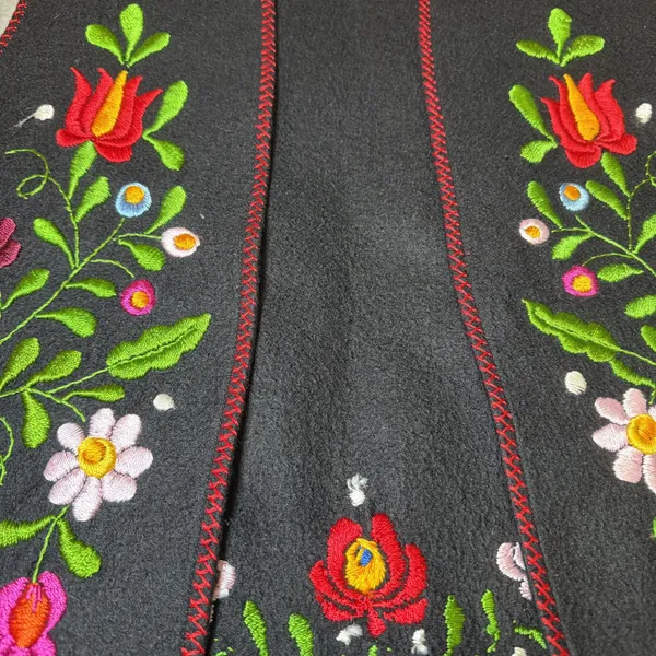 Vintage Women's Size Large Black Felt Vest Floral Embroidered Folk Art Boho - Image 5