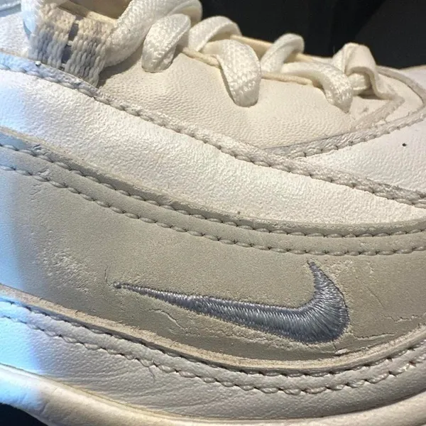 SH26. white and grey Nike Airliner - Image 8