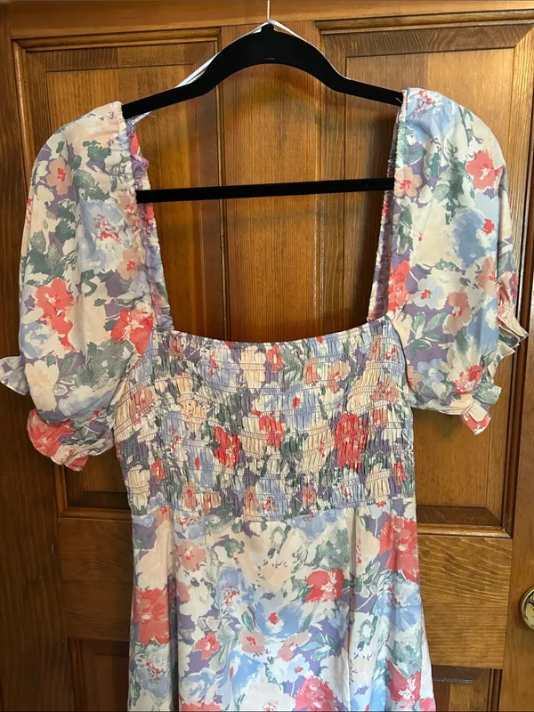 ASTR Smocked Square-Neck Floral Midi Dress in Pastel Multi, Medium NWT - Image 4
