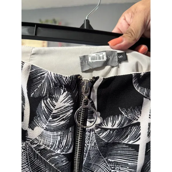 Indikah Black White Tropical Palm Leaf Zip Front Mini Skirt Size S Ring Pull - Image 5