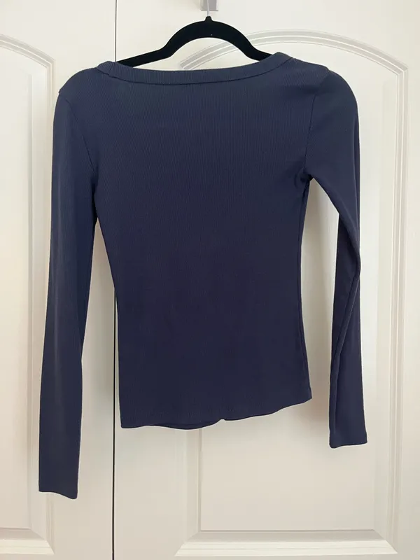 Old Navy Navy long sleeve - Image 2