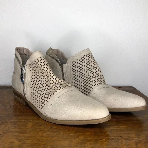 ‎Fergie Booties Size 7 - Image 6