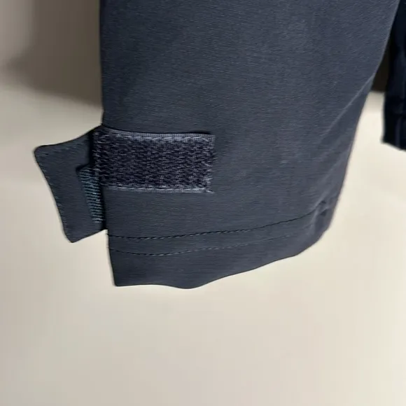 Men’s Golf pullover black size small NWOT arm pockets - Image 7