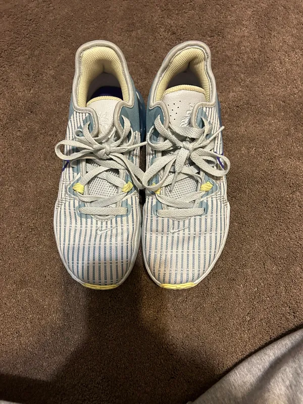 Nike Volleyball Shoes - Image 3