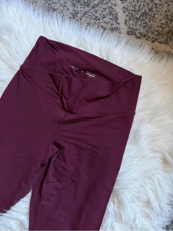 Old Navy Powerchill leggings - Image 6