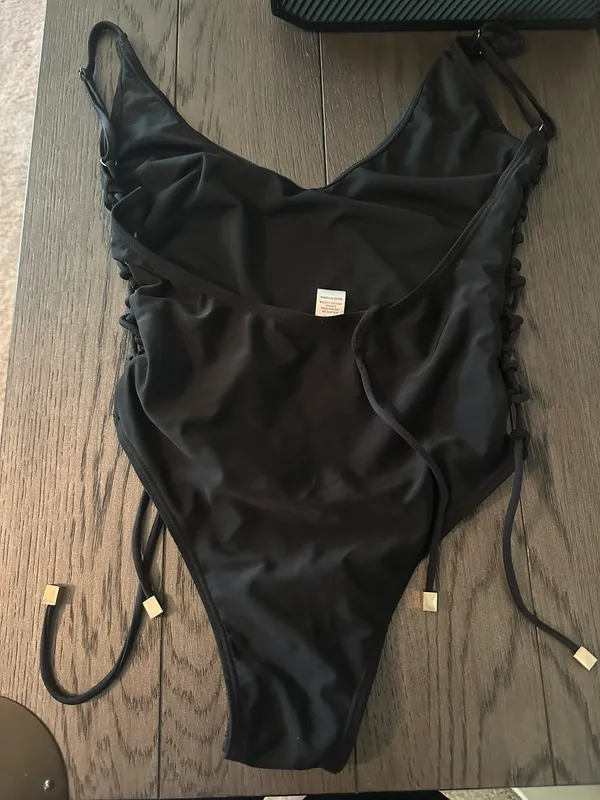 One Piece Black - Image 2
