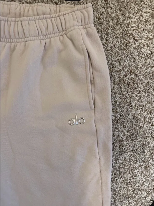 ALO Yoga Joggers - Image 2