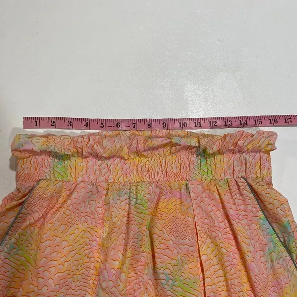 Fabletics Pink Abstract Athletic Running Shorts Women’s Size Large Lightweight - Image 5