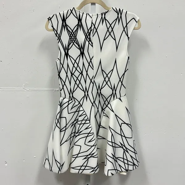 NWT‎ Rumor Boutique White Black Geometric Scuba Fit Flare Mini Dress Small Nylon - Image 2
