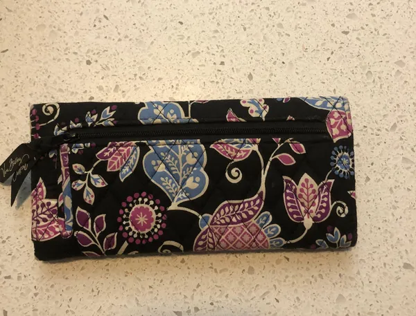 magnetic closure wallet, width is 8.5, length is 4.5 EUC - Image 2