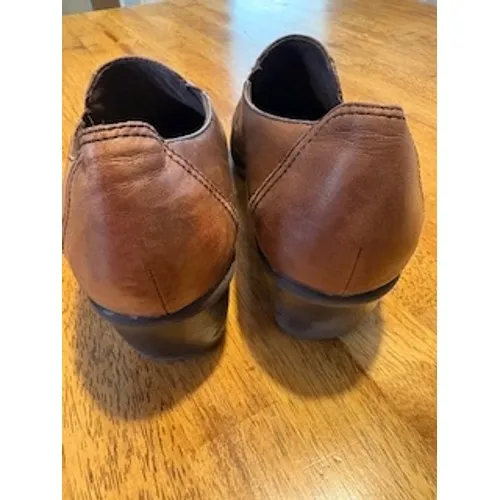 Clarks Brown Leather Pleated Slip On‎ Loafers Block Heel Shoes Womens 9M Classic - Image 4