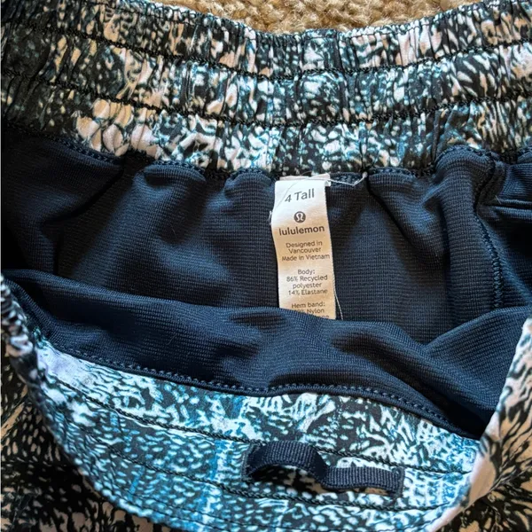 Lululemon Hotty Hot Shorts Size 4 Tall - Image 3