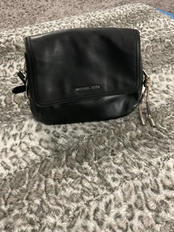 Small black Michael Kors purse - Image 3