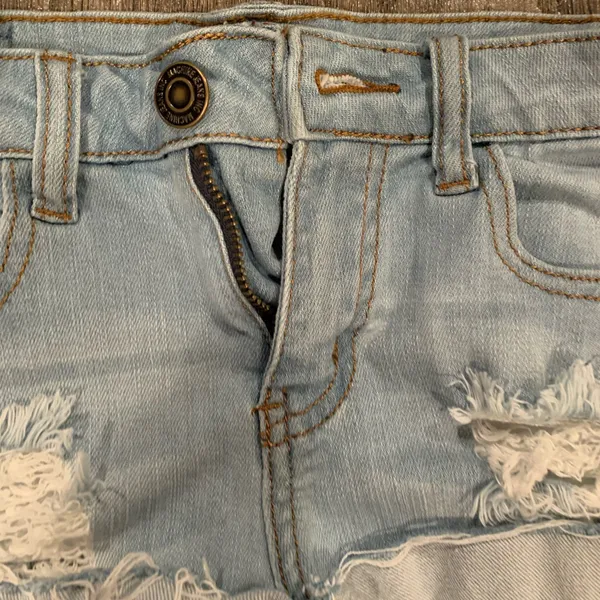 Lulus Denim shorts - Image 3