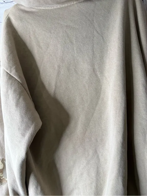 Women’s beige Winnie the Pooh zip front hoodie size medium - Image 8
