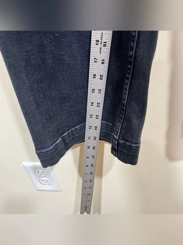 Pilcro Anthropologie Colette High-Rise Wide-Leg Cropped Jeans size 27 EUC black - Image 4
