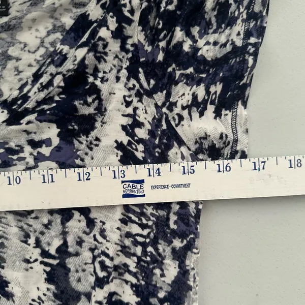 Simply Vera Vera Wang Blue and White Short Sleeve Top - Image 4