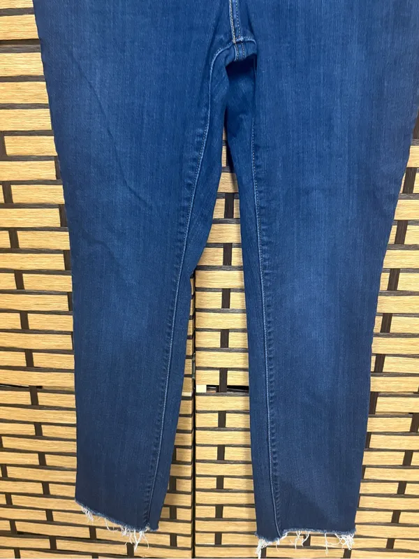 Levi’s 724 high rise straight jeans size 33 - Image 4