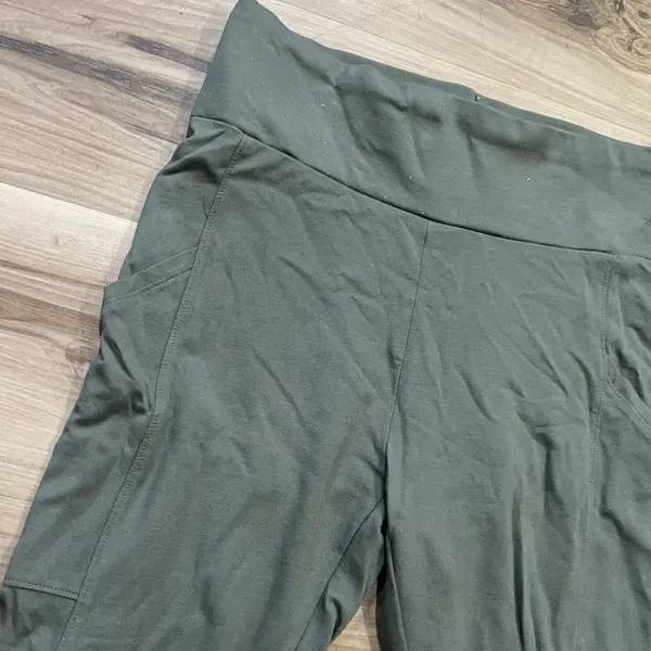 Lou & Grey Green Pocket Leggings Women’s Small - Image 2