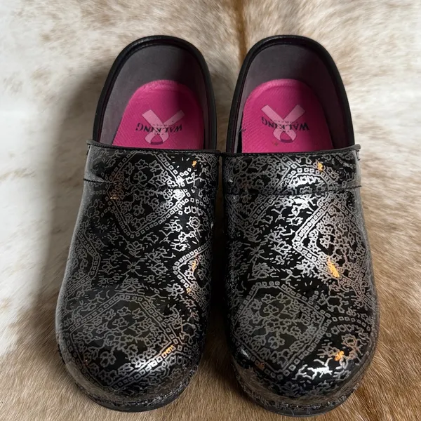 Dansko Glitzy Patent Leather Classic Clog Size 38 B54‎ - Image 3