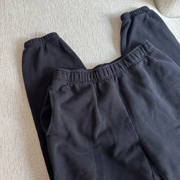 Aritzia TNA Cozy Boyfriend Fleece Black Sweatpants - Image 4