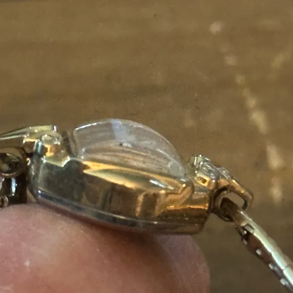 Vintage Gruen Precision 17 Jewels Swiss gold tone watch - Image 3
