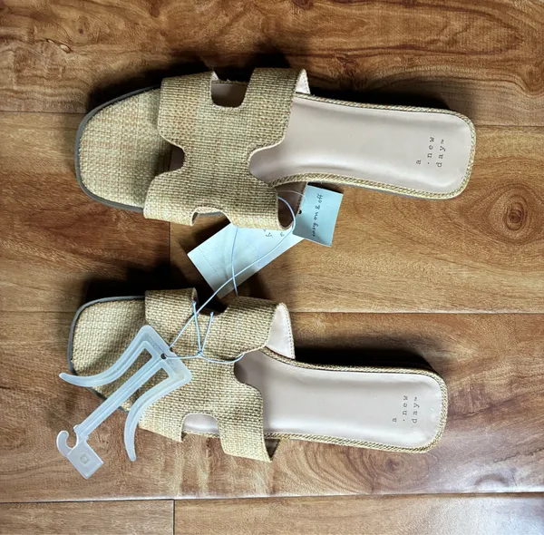 Sandals Size 11 Tan - Image 3